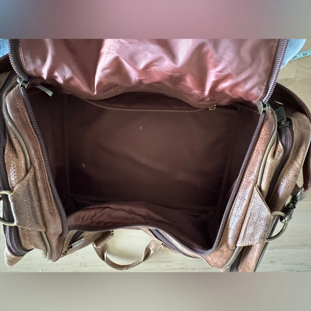 Amerileather brown leather dufflebag